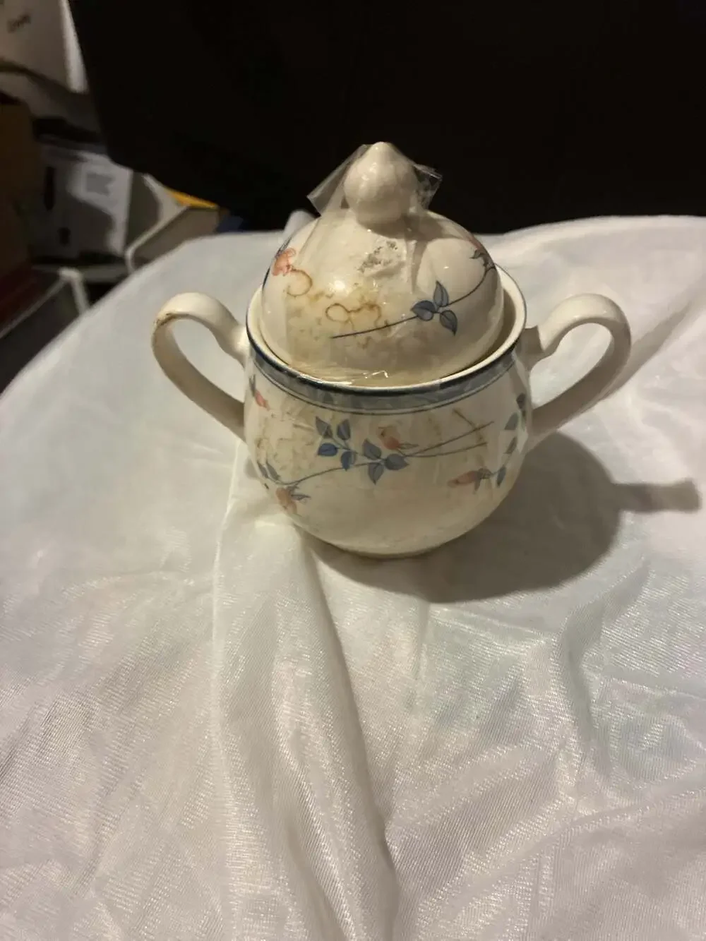 Noritake Keltcraft Eastfair 9171 Covered Sugar Bowl with Floral Design